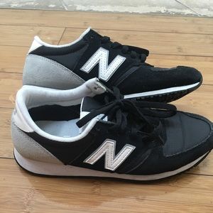 New Balance 420 Women’s sneakers